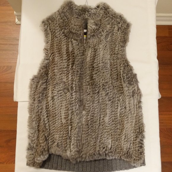 Danier geniune rabbit fur vest large - Picture 2 of 8